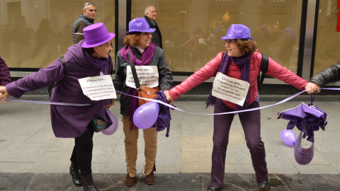 Feministas en la cadena humana