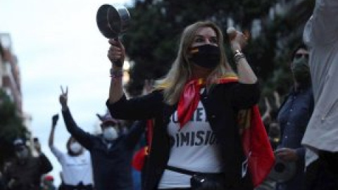 El rapapolvo de una sanitaria a los manifestantes del barrio de Salamanca: "Sois escoria humana"