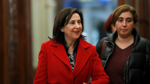 MADRID, 04/02/2020.- La ministra de Defensa, Margarita Robles (i) durante el pleno celebrado este martes en el Congreso. EFE/Zipi