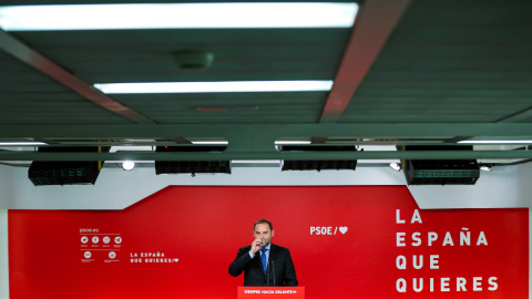 El secretario de Organización del PSOE y ministro de Fomento en funciones, José Luis Ábalos, durante la rueda de prensa posterior a la reunión de la Ejecutiva Federal del partido en Ferraz. EFE/Emilio Naranjo