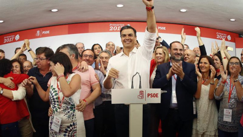 El vencedor de las primarias socialistas, Pedro Sánchez, compareciendo este domingo en Ferraz. /EFE