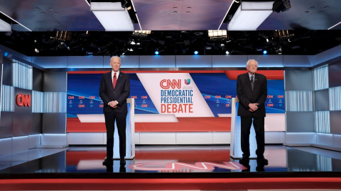 16/03/2020.-  Bernie Sanders y Joe Biden durante un debate electoral. / EFE