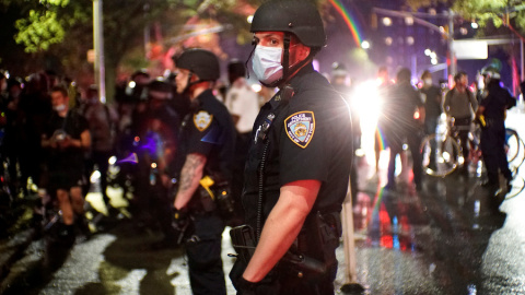 Policía de Nueva York durante las protestas raciales por la muerte de George Floyd. Reuters.