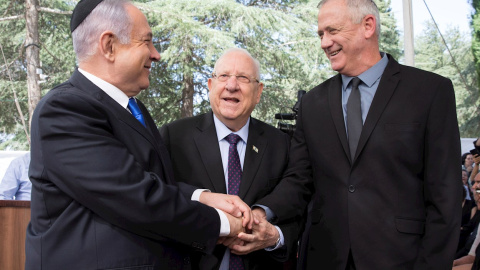 19/09/2019.- Imagen de archivo de Benjamin Netanyahu, Reuven Rivlin y Benny Gantz.- EFE/EPA/ABIR SULTAN