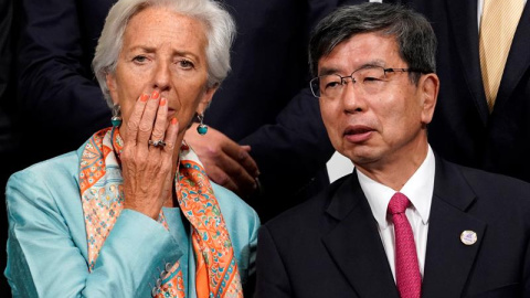 Christine Lagarde y Takehiko Naka, presidente del Banco Asiático de Desarrollo. EFE/EPA/FRANCK ROBICHON