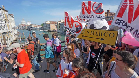 Miles de manifestantes este sábado en Venecia. / EFE/EPA/ANDREA MEROLA