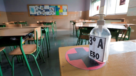 Un aula vacía en un colegio. EFE/ R. García/Archivo