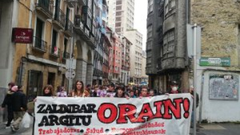 Los pueblos cercanos al vertedero de Zaldibar salen a la calle contra los "silencios cómplices"