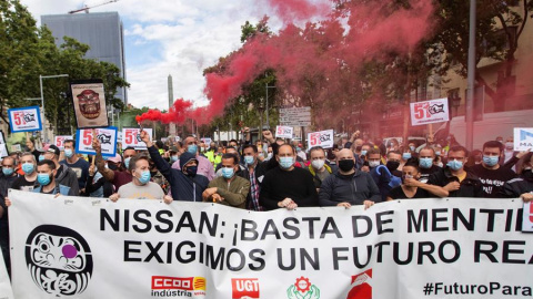 Centenars de treballadors de Nissan, a la protesta d'aquest dijous. EFE / MARTA PÉREZ