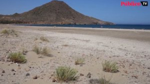 Un hotel en proyecto en una playa virgen del Cabo de Gata reaviva el fantasma del Algarrobico y del urbanismo salvaje