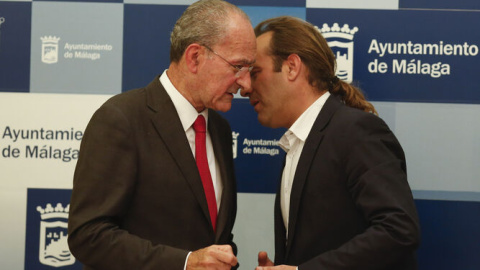 El actual alcalde de Málaga, Francisco de la Torre, junto al exportavoz de Cs Juan Cassá en una imagen de archivo de 2015. Fuente: EFE