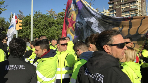 Estibadores del Puerto de Barcelona, concentrados ante el Palau de Congressos de Catalunya. E.P.