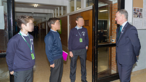 El lehendakari Iñigo Urkullu durante su visita al colegio Munabe, del Opus Dei. COLEGIO MUNABE