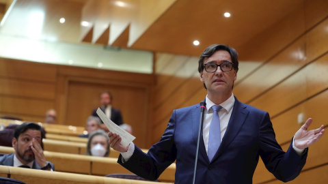 El ministro de Sanidad, Salvador Illa, interviene durante la sesión de control celebrada este martes en el Senado. EFE/Juanjo Martín