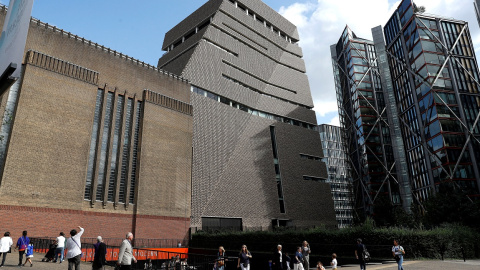 Edificio del museo Tate Modern de Londres, con el mirador en la torre de diez plantas. REUTERS/Peter Nicholls