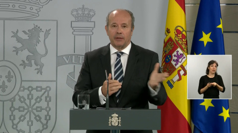 Campo se compromete a "revisar los instrumentos legales" contra las 'fake news'