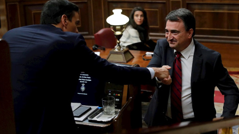 El portavoz del PNV, Aitor Esteban, durante su intervención ante el pleno del Congreso de los Diputados en la primera jornada de la sesión de investidura de Pedro Sánchez como presidente del Gobierno. EFE/Juan Carlos Hidalgo