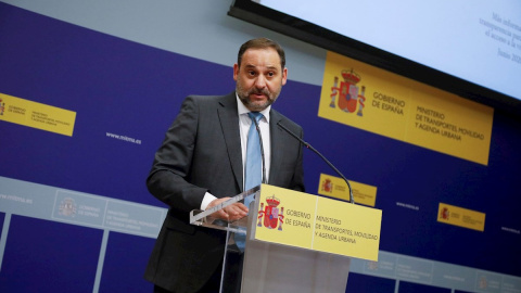 30/06/2020.- El ministro de Transportes, Movilidad y Agenda Urbana, Jose Luis Ábalos, ofrece una rueda de prensa en la sede del Ministerio de Transportes en Madrid durante la presentación del sistema estatal de índices de referencia de precios del alqu