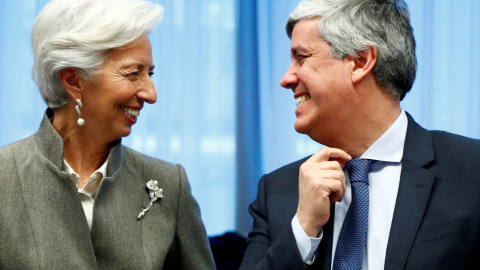 La presidenta del BCE, Christine Lagarde, y el presidente del Eurogrupo y ministro de Finanzas portugués, Mario Centeno, en Bruselas. REUTERS/Francois Lenoir