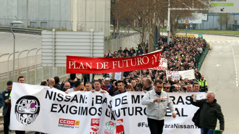 Els treballadors de Nissan manifestant-se a l'exterior de la Zona Franca, el 25 de febrer del 2020. (Horitzontal). Marc Vàzquez | ACN