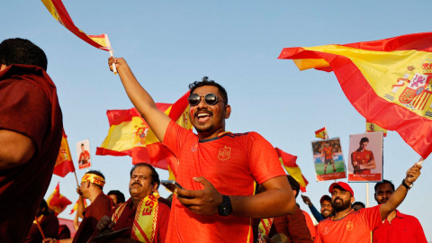  Aficionados qataríes se hacen pasar por hinchas españoles. (Reuters/Suhaib Salem)