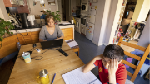 Las familias se preguntan cómo conciliar su trabajo con el colegio mitad online