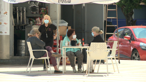 Vecinos de Badajoz salen de terrazas con las altas temperaturas