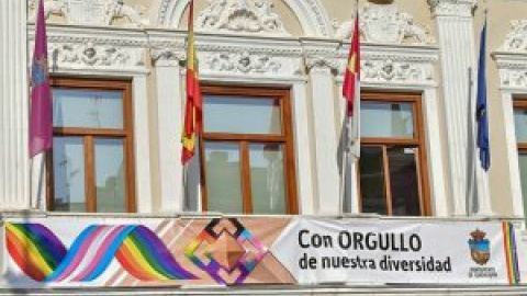 Se querellan contra el alcalde de Guadalajara por una bandera arcoíris inexistente