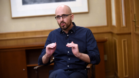 El secretario de Estado de Derechos Sociales, Nacho Álvarez, en un momento de la entrevista con 'Público'. FERNANDO SÁNCHEZ