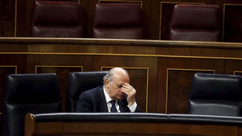 El Ministro de Interior, Jorge Fernandez Díaz, durante el debate y votación de la Ley de Seguridad Ciudadana el pasado julio, conocida como "Ley Mordaza". (Foto: Reuters)   Leer más:  Elecciones Generales 2016: Todos los partidos (salvo el PP) piden la