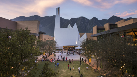 Iglesia de la Misericordia en Pueblo Serena (Monterrey) diseñada por Moneo Brock. / IDEA CÚBICA