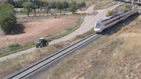 Renfe suprime la mitad de los trenes que entrelazan la España vacía