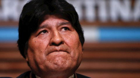 06/07/2020.- Fotografía de archivo fechada el 21 de febrero de 2020 que muestra al expresidente de Bolivia Evo Morales mientras habla durante una rueda de prensa en Buenos Aires (Argentina). La Fiscalía de Bolivia emitió una acusación formal por supue