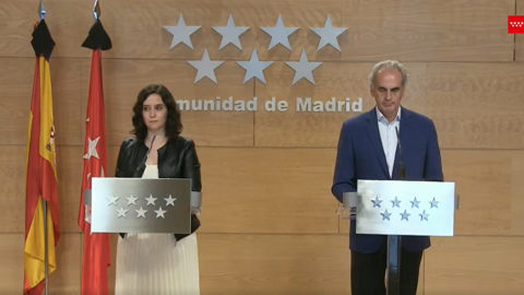 Isabel Díaz Ayuso y Enrique Ruiz Escudero durante la rueda de prensa.