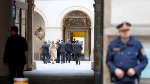 El viceministro de Relaciones Exteriores de Rusia, Sergei Ryabkov, y su delegación llegan a una reunión con Estados Unidos en Viena. REUTERS / Leonhard Foeger