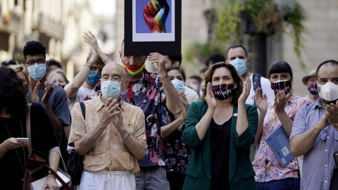 L'alcaldessa de Barcelona, Ada Colau, amb l'històric militant de la lluita pels drets LGBTI, Armand de Fluvià.