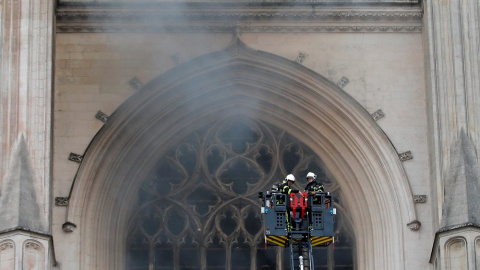 Imagen del incendio en la catedral de Nantes. REUTERS.