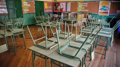 Un aula desierta en el colegio público Rufino Blanco en Madrid. EFE/ Paco Campos