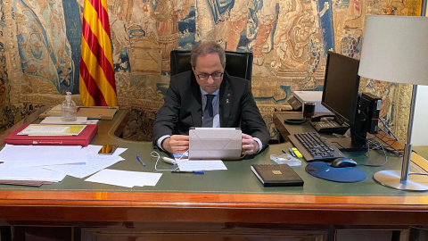 El president de la Generalitat, Quim Torra, en un moment de la reunió telemàtica amb el conseller d'Interior, Miquel Buch, i la consellera de Salut, Alba Vergés. Imatge del 17 de març de 2020. (Horitzontal). Rubén Moreno | Presidència | ACN