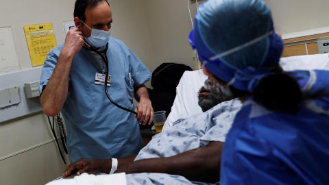 Un paciente de coronavirus en un hospital de Chicago, EEUU. REUTERS