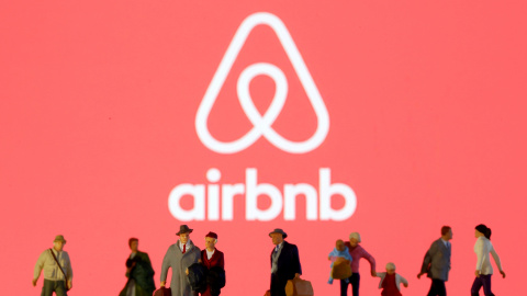 El logo de Airbnb | Reuters