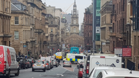 26/06/2020 - Inmediaciones del hotel donde un hombre ha asesinado a tres personas en el centro de Glasgow.  / EFE - PATRICK PIECIUN