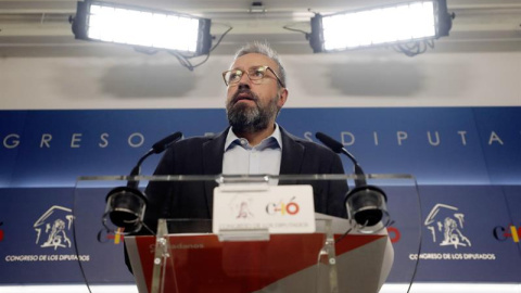 El portavoz de Ciudadanos en el Congreso, Juan Carlos Girauta, durante la rueda de prensa esta mañana en el Congreso de los Diputados, en la semana en que se debate la moción de censura contra el jefe del ejecutivo, Mariano Rajoy.-EFE/Javier Lizón