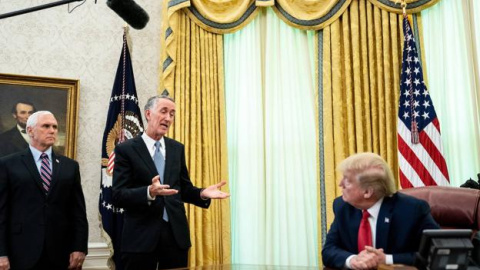 El director general de Gilead, Daniel O'Day, interviene en la rueda de prensa de Trump desde la Casa Blanca. EFE/Archivo.