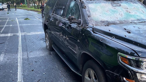 26/06/2020.- Fotografía cedida este viernes, por la Fiscalía de Ciudad de México que muestra una vista del coche y el lugar donde se atentó contra el jefe de Seguridad de la Ciudad de México, Omar García Harfuch, en Ciudad de México (México)