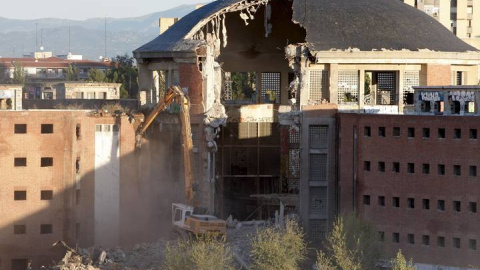 Derribo de la cúpula de la cárcel de Carabanchel.- EFE