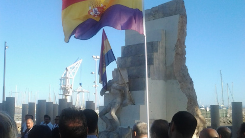 Monumento a los españoles deportados a los campos de concentración nazis, en el Puerto de Almería.