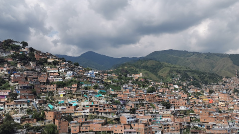 Vista aérea desde la Comuna 13.- QUERALT CASTILLO