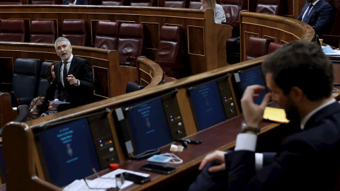 El ministro del Interior, Fernando Grande Marlaska, durante una de sus intervenciones en la sesión de control al Ejecutivo que este miércoles acoge el Congreso en medio de la nueva polémica suscitada en el Ejecutivo tras la destitución del jefe de la 