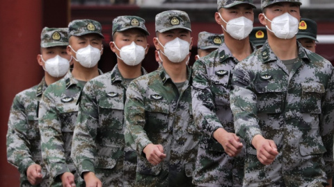 Soldados del ejército chino en Pekín en una imagen de archivo. REUTERS